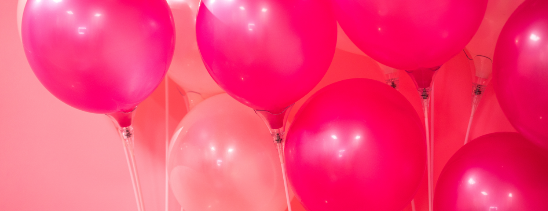 pinke Luftballons für den Valentinstag