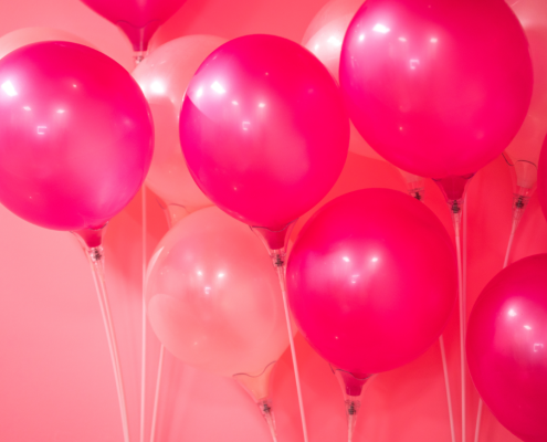 pinke Luftballons für den Valentinstag