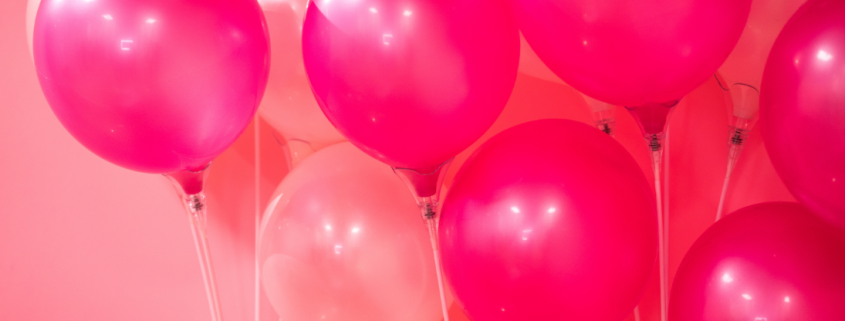 pinke Luftballons für den Valentinstag