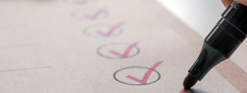 Checkliste mit abgestrichenen Punkten | AUSGEZEICHNET.ORG