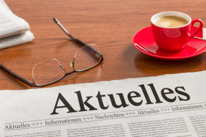 Zeitung, Brille und Kaffee | AUSGEZEICHNET.ORG