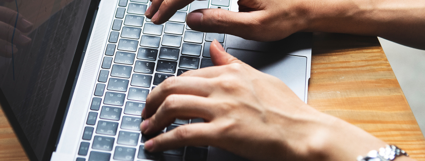 bewertungen auf dem Laptop schreiben